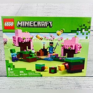 LEGO Minecraft The Cherry Blossom Garden Building Set - NEW